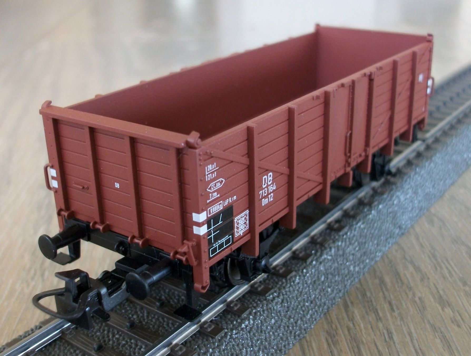 Märklin Modellini di ferrovie: brauner Hochbordwagen der DB; neu – Nuovo (secondo la descrizione) da St. Moritz venduto da Manu7500