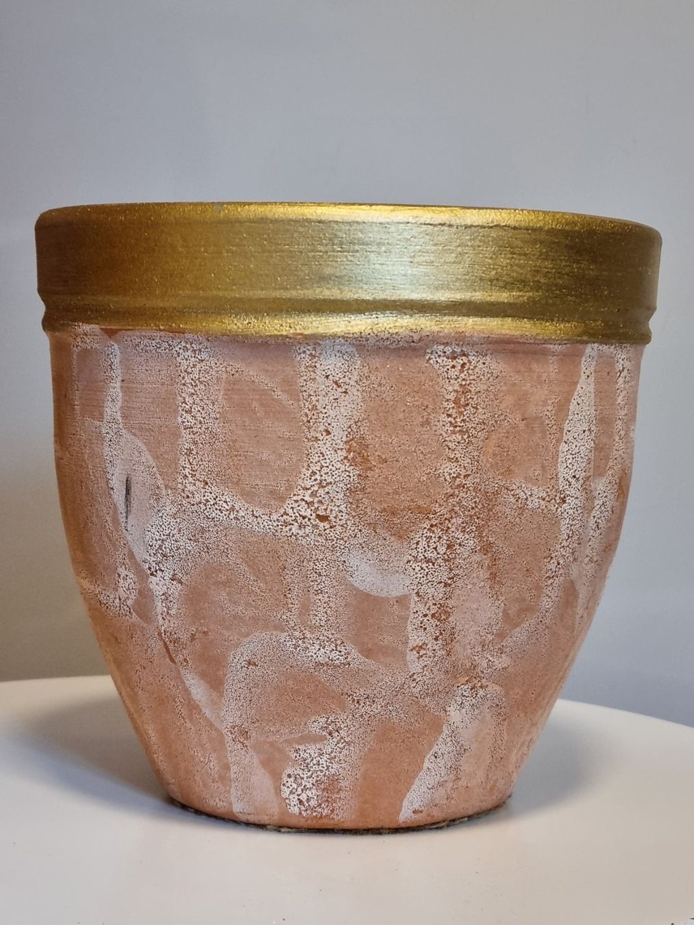 Blumentöpfe: 2x Terracotta Übertopf Shabby Chic Goldrand – Gebraucht aus Scharnachtal von devin03 4