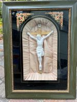 Jesus Kruzifix Biskuit Porzellan Hinterglas Jugendstil