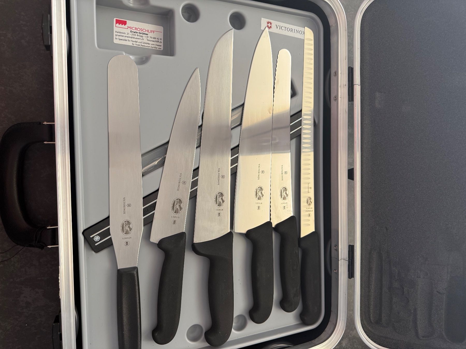 Victorinox Coltelli: Victorinox-messerkoffer mit Nylongriffe – Nuovo (secondo la descrizione) da Zollikofen venduto da sar_lhr9 4