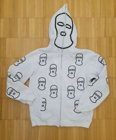 82. Sweat à capuch blanc motif cagoule