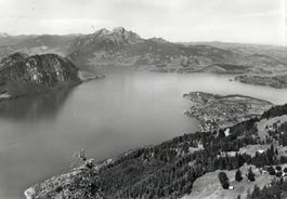 Ausblick vom Rigi-Felsenweg auf Weggis