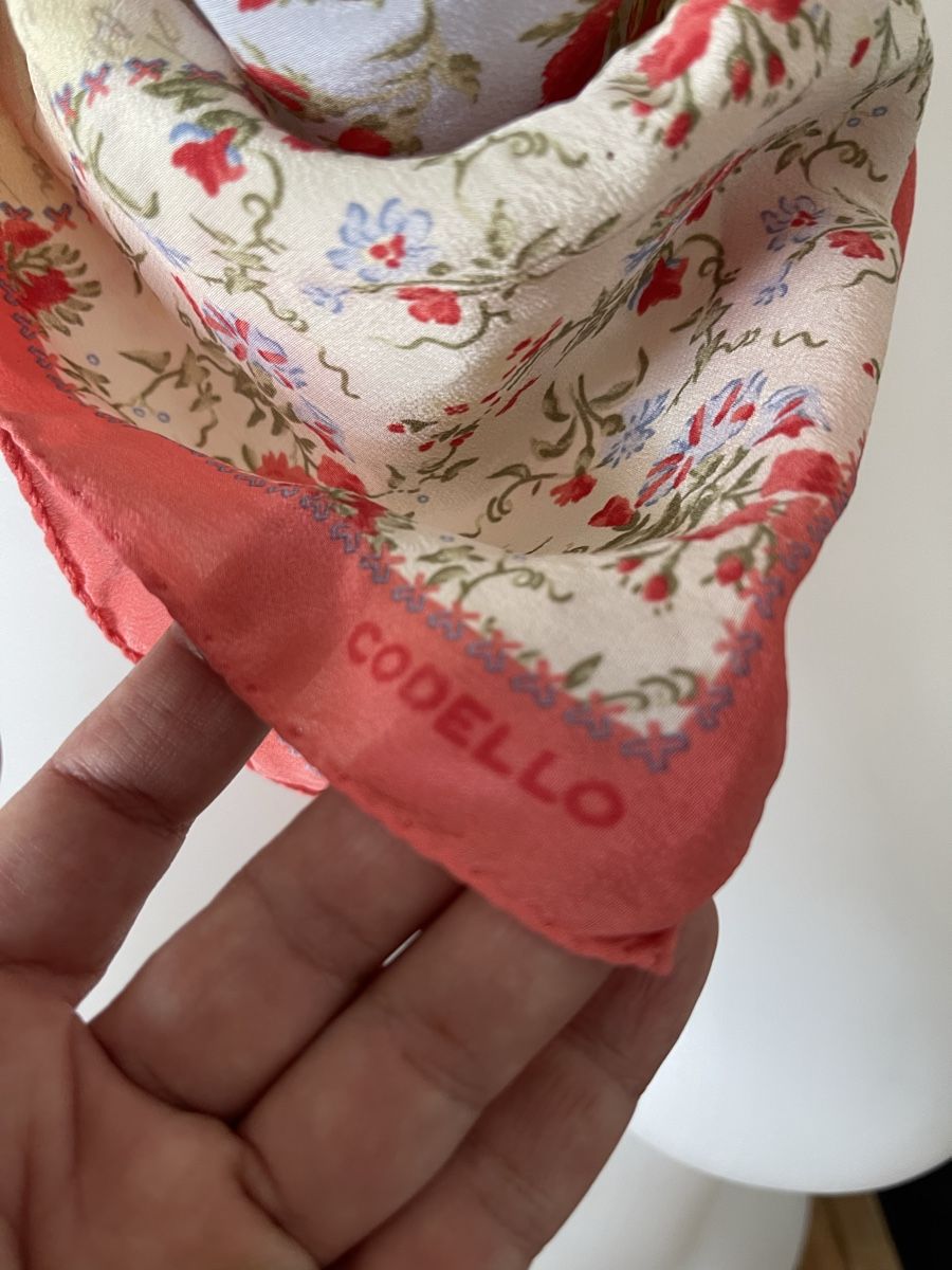 Codello Foulard & Sciarpe: Foulard Codello floral patchwork vintage rose corail soie – Usato da Kloten venduto da Vermicelles 3