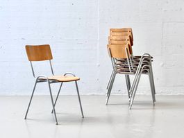 Retro Stapelstühle mit weissem Gestell