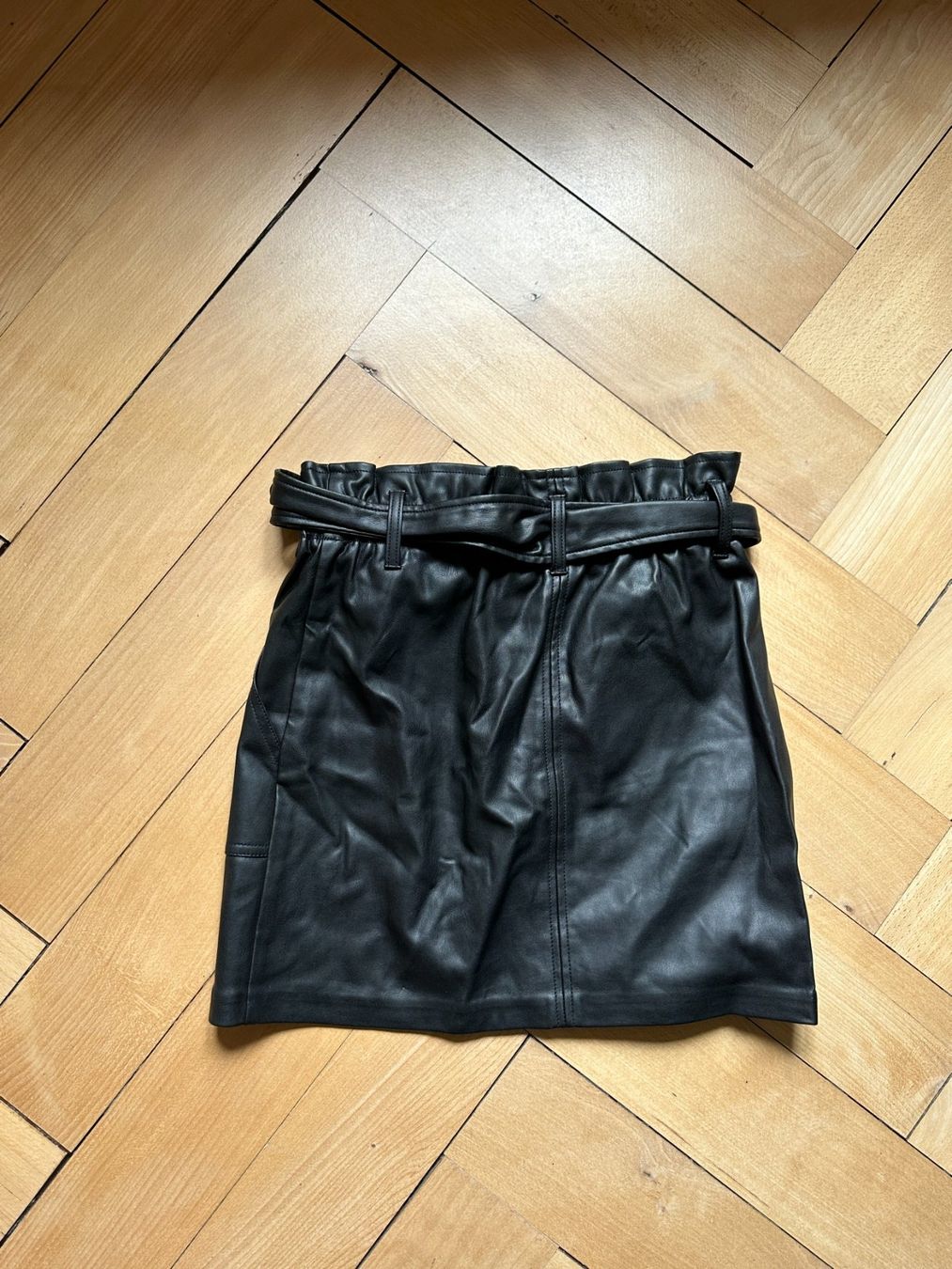 Zara Gonne: ZARA - Kunstleder Rock schwarz S – Usato da Zürich venduto da Diazaio 1