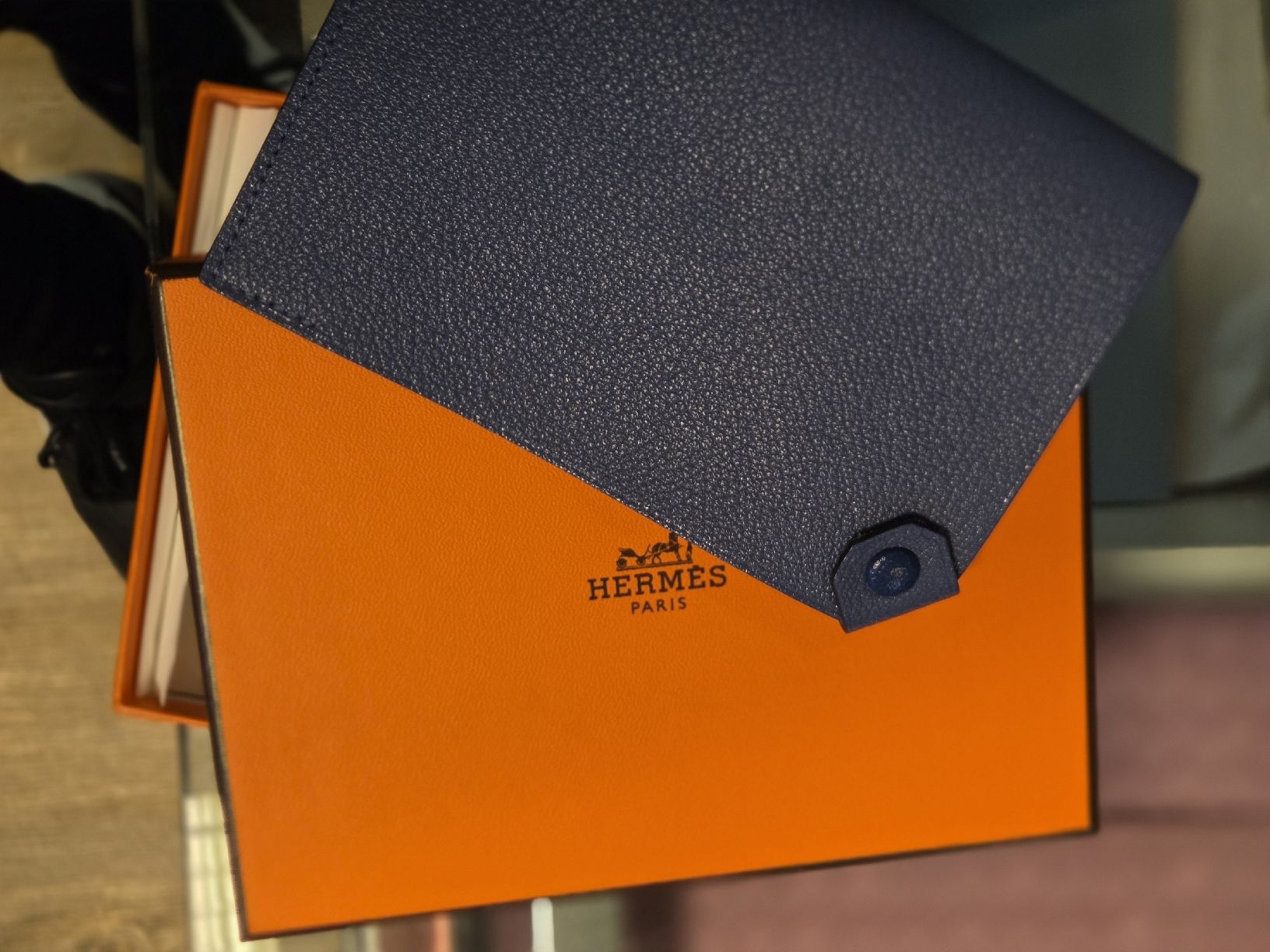 Hermès Portafogli: Hermes Tarmac passport holder – Nuovo (secondo la descrizione) da Zürich venduto da finesse.shop 2