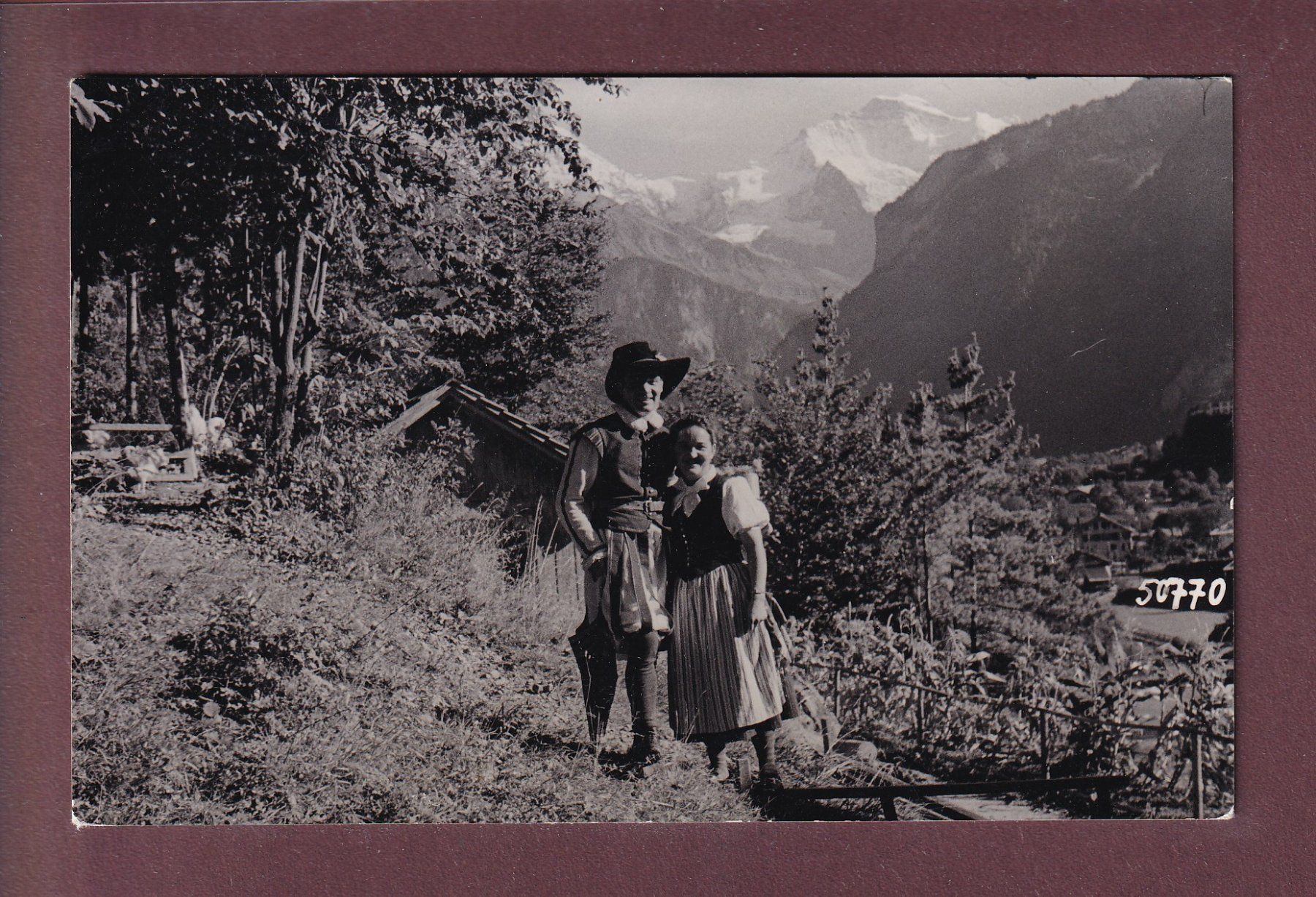 Cartoline postali: Foto - TRACHT - JUNGFRAU – Usato da Pully venduto da nicecards
