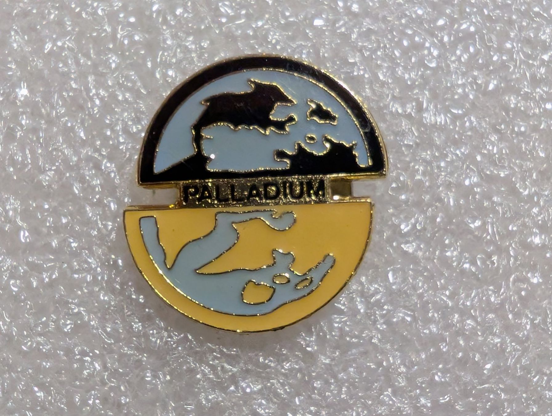 Plaquettes & Badges: Ansteckpin 252: Balladium – D'occasion à Oppligen par Pin-Fall-Shop