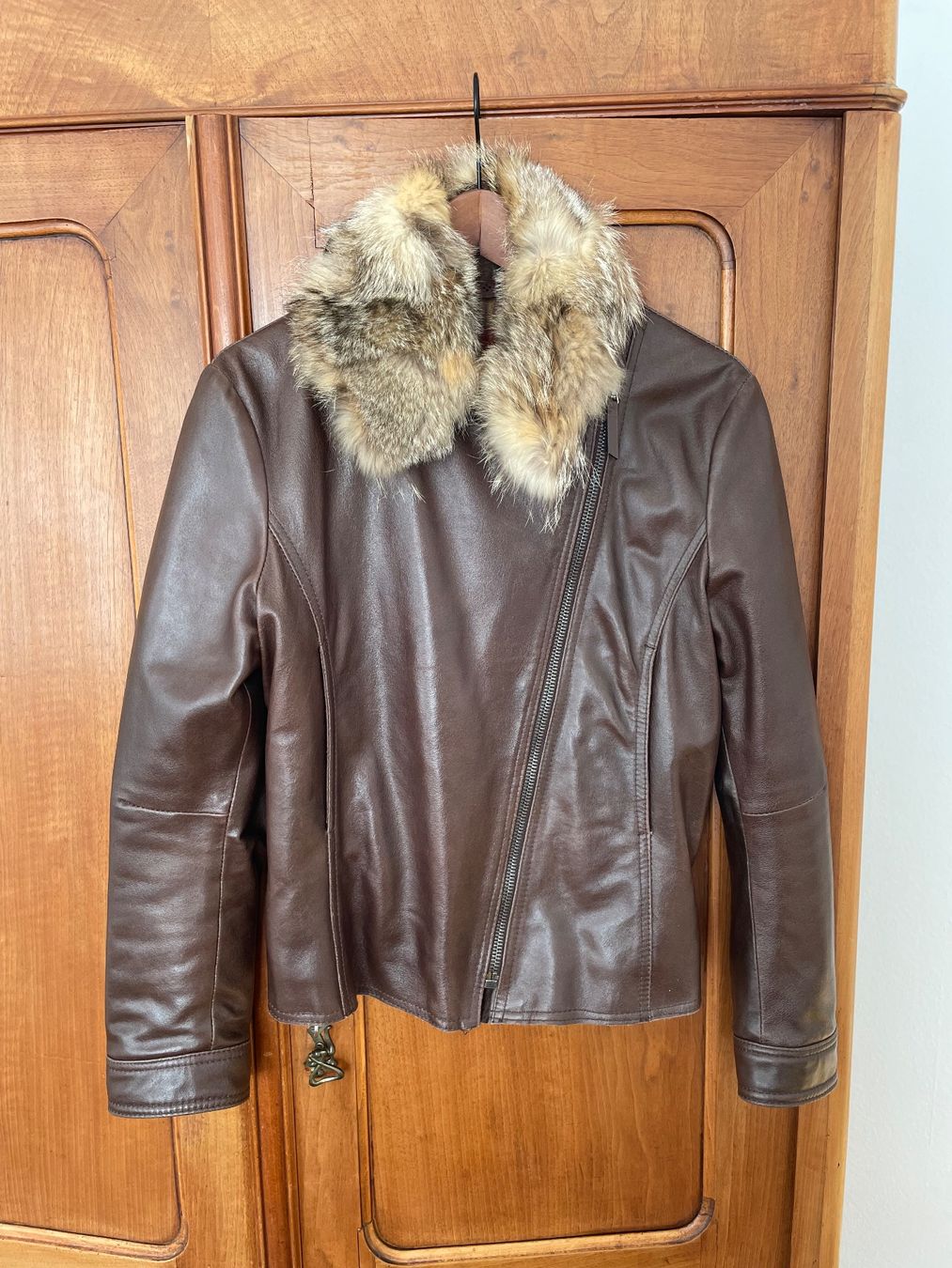 Giacche: Lederjacke mit Pelzkragen, NEU – Usato da Zürich venduto da ElaLeonEla 1