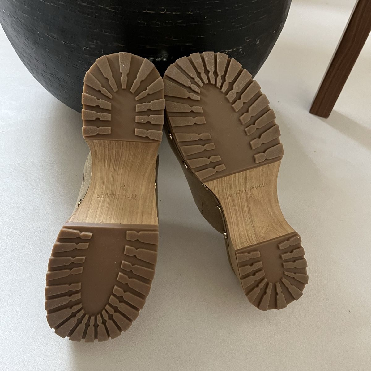 Scarpe da donna: Coole Clogs Gr. 39 mit Nieten – Nuovo (secondo la descrizione) da Buochs venduto da charlie18 4