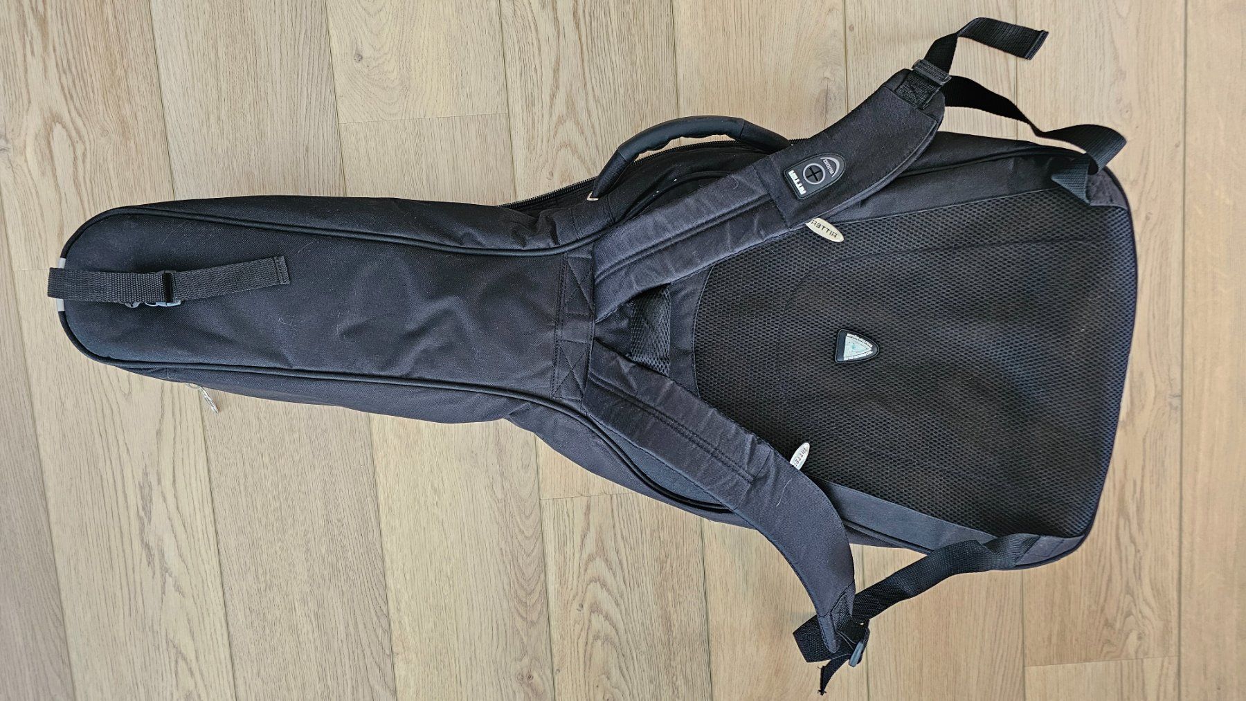 Valigie: Gitarrentasche schwarz mit Gitarre – Usato da Einsiedeln venduto da sternen-staub01 2