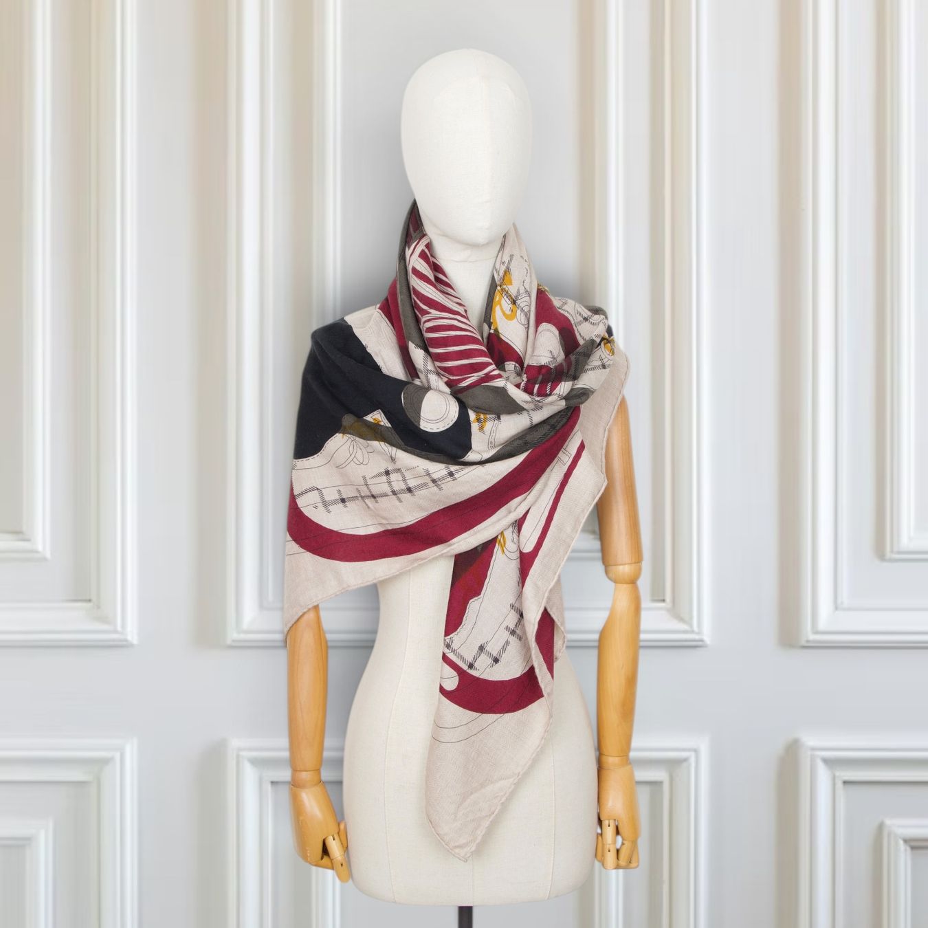 Hermès Foulards, Tücher & Schals: Hermès 140 “Camails” – Gebraucht aus Binningen von Designerlabels 1