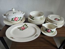 Schönes Speiseservice mit Rosenmuster, Vintage Stil!