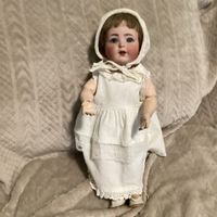 ANTIKE PUPPE  UM 1910