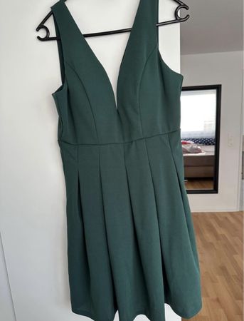 Wal G Kleid, Tannen-Grün, V-Ausschnitt, Gr. 42 (UK 14)
