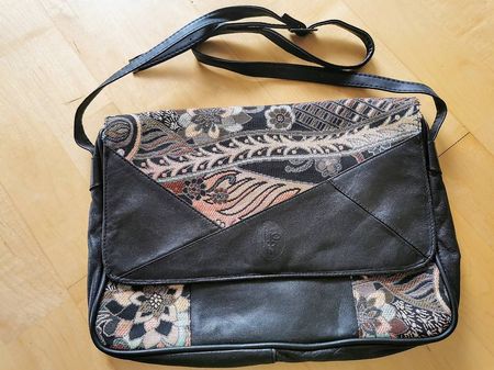 Umhängetasche aus Leder