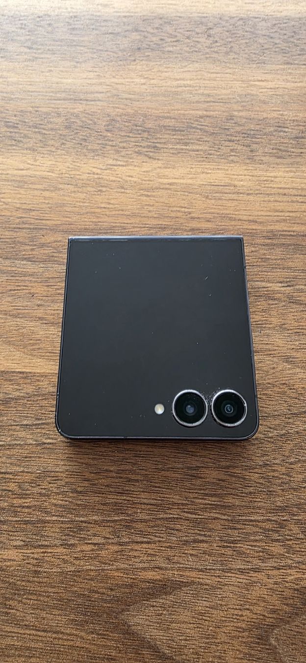 Samsung Telefoni cellulari / Smartphones: Samsung Galaxy Z Flip7 schwarz  – Usato da Buchrain venduto da kble