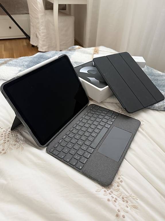 Tablet PC: Bundle iPad Air 5 + Logitech Combo Touch + Apple Pencil 2 – Usato da Pazzallo venduto da FbSmnr 2