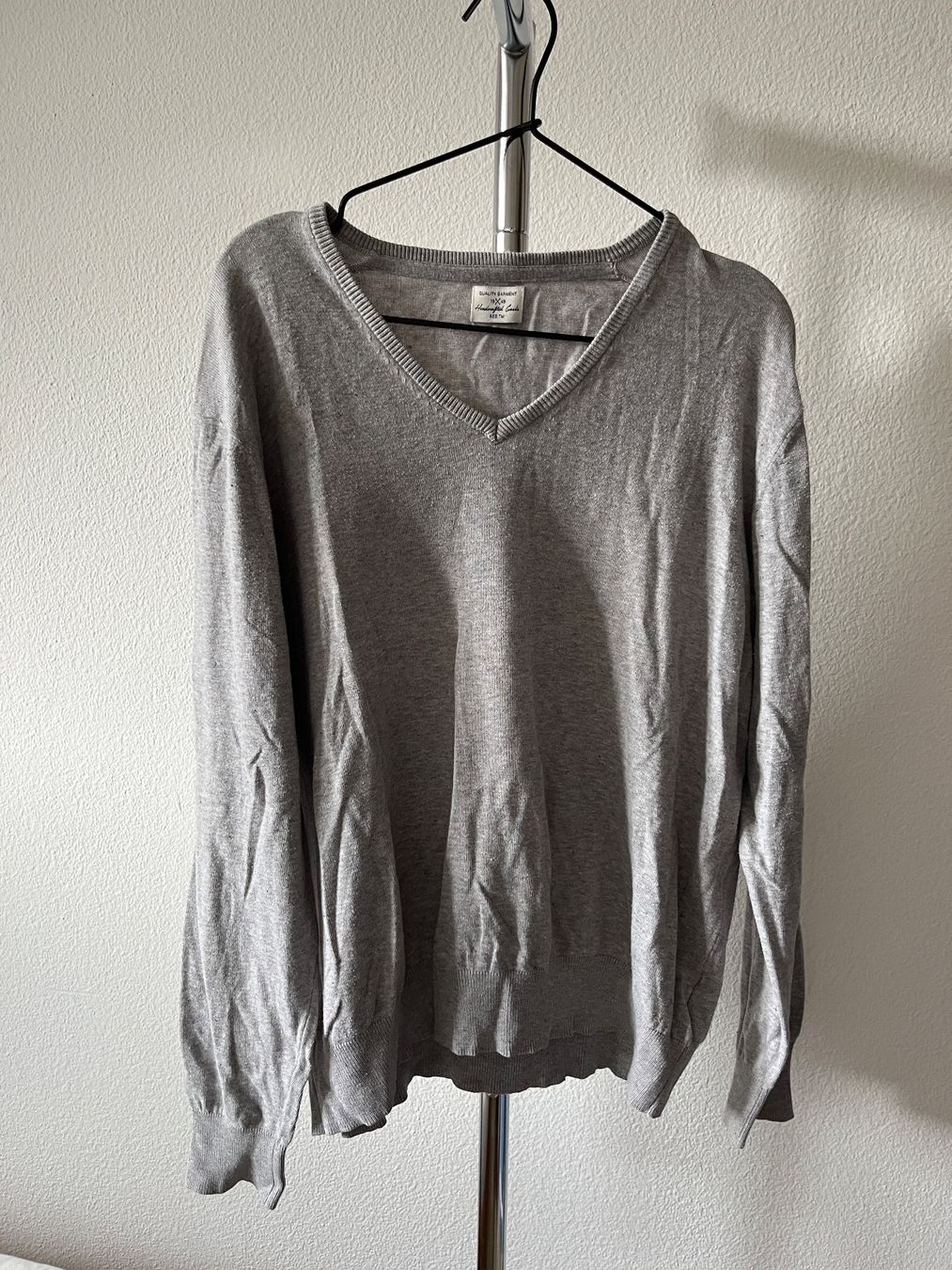 Maglioni & Felpe: Strickpullover mit V-Ausschnitt – Usato da Zürich venduto da flelisa