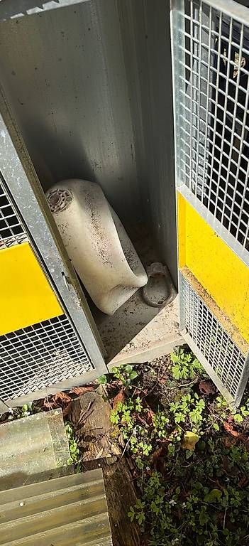 Armadi: Casiers armoire métallique solide  – Usato da Anières venduto da tho_tn8q 2