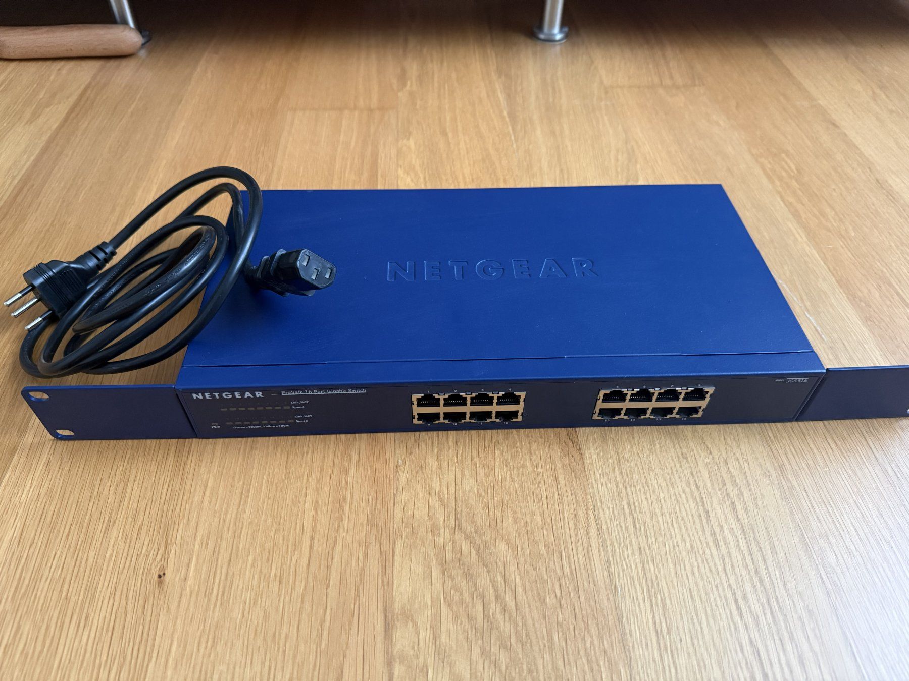 Netgear Hub & Switch: Netgear ProSafe 16 Port Gigabit Switch – Usato da Schinznach Dorf venduto da Joyce75