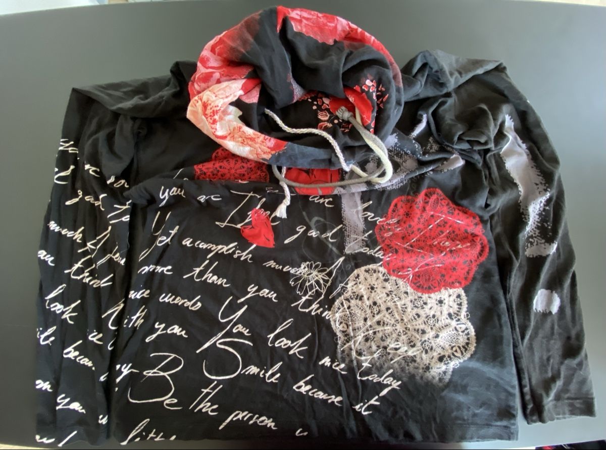 Desigual Lotti di vestiti: Lot de vêtement Desigual – Usato da Chézard-St-Martin venduto da monster2525 3