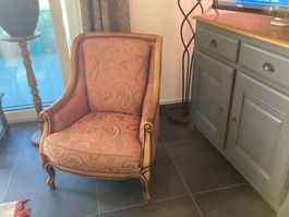 Fauteuil ancien tissu motif cachemire bon état