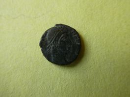uralte  Bronzemünze 15 mm     2.06 g