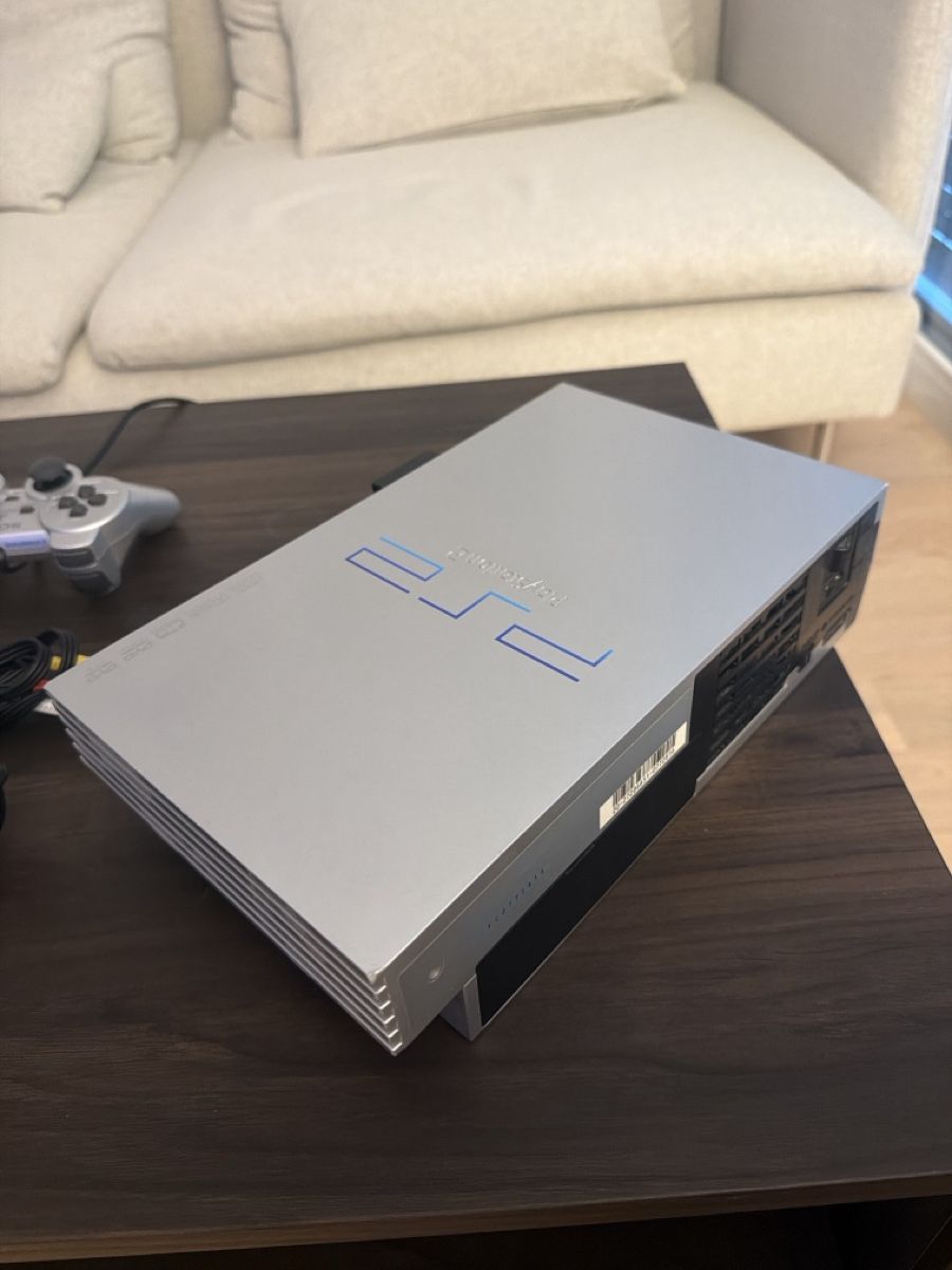 Sony Console: Playstation 2 SCPH-50004 silver console with controller – Usato da Zug venduto da fre_w72x 3