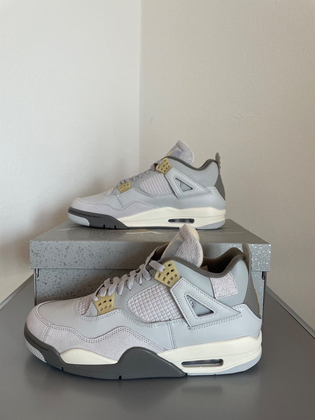 Jordan Scarpe da uomo: Jordan 4 Retro SE  Craft Photon Dust EU45 – Nuovo e nell'imballaggio originale da Reutigen venduto da Adweng