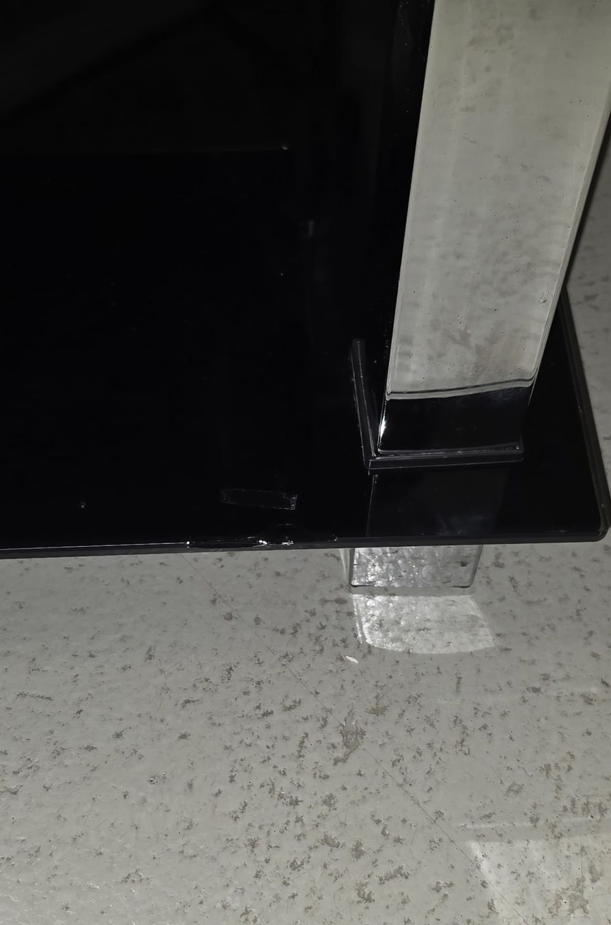 Tavoli: Schwarzer TV-Tisch mit Glasablage – Usato da Zürich venduto da zotope 4