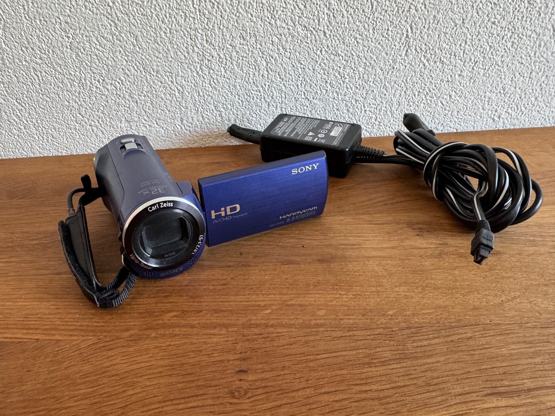 Sony Videocamere: SONY Camcorder HDR CX-220 – Nuovo (secondo la descrizione) da frauenfeld venduto da pipi018