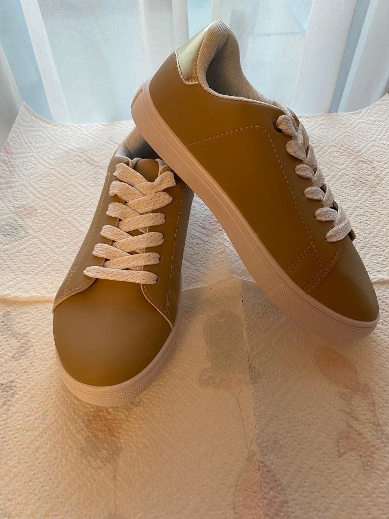 Damenschuhe: Damen Sneaker, Grösse 37, fabrikneu, beige – Neu (gemäss Beschreibung) aus Zürich von Pokiemon 3