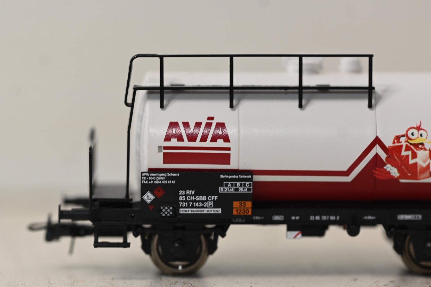 Roco Modellini di ferrovie: Kesselwagen AVIA Roco HO/DC mit OVP – Usato da Laupen ZH venduto da Zmoewe 1