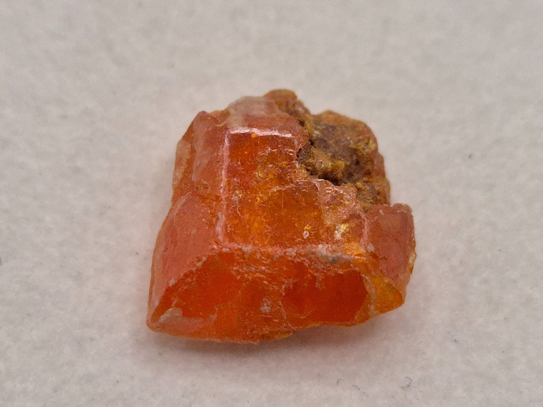 Pietre preziose: Wulfenit ; Sidshak, Usbekistan; 4.7ct. – Nuovo e nell'imballaggio originale da Winterthur venduto da LukasMineralienOase