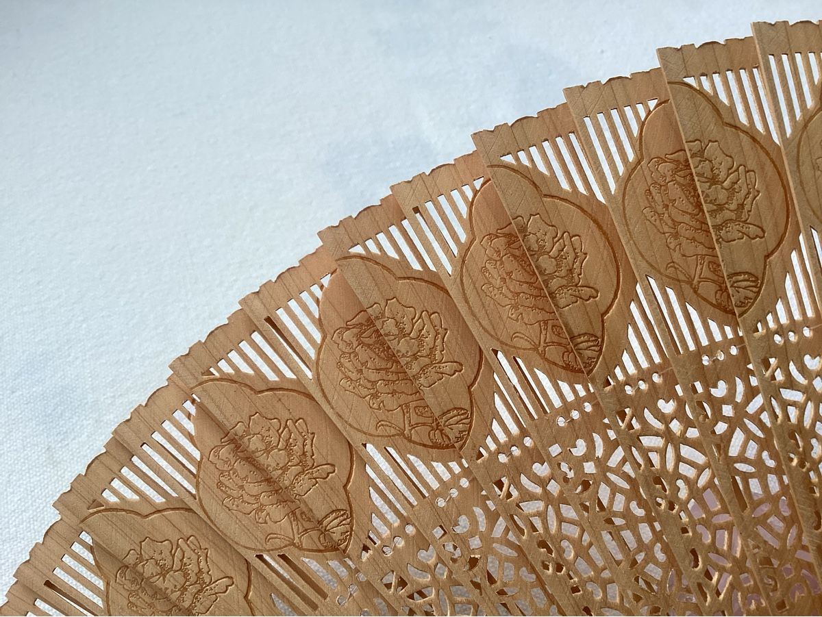 Tutte le decorazioni: Chinesischer Fächer aus feinem Holz – Nuovo e nell'imballaggio originale da Lausanne venduto da Ulpet 2