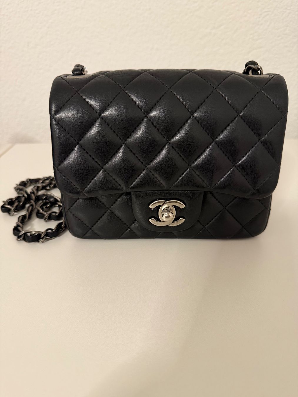 Chanel Borse da donna: Chanel Classic Mini Sqaure Lambskin black silver Hardware – Usato da Embrach venduto da whi_5g28 1