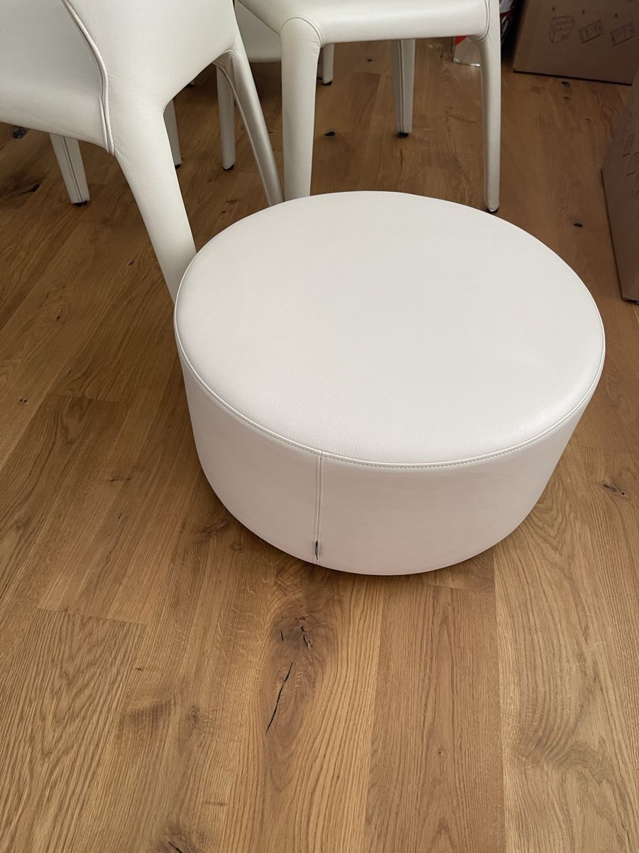 Knoll Sgabelli: Walter Knoll leder Hocker VP:  1689.- – Nuovo (secondo la descrizione) da Zollikerberg venduto da Atelier108 2