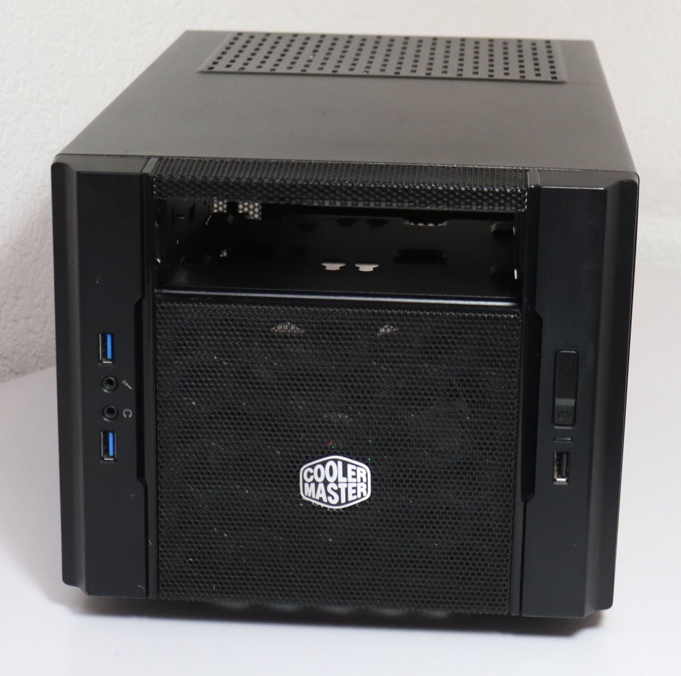 Custodie: Cooler Master Elite 130 mini ITX Gehäuse – Usato da Frick venduto da volvo850driver 1