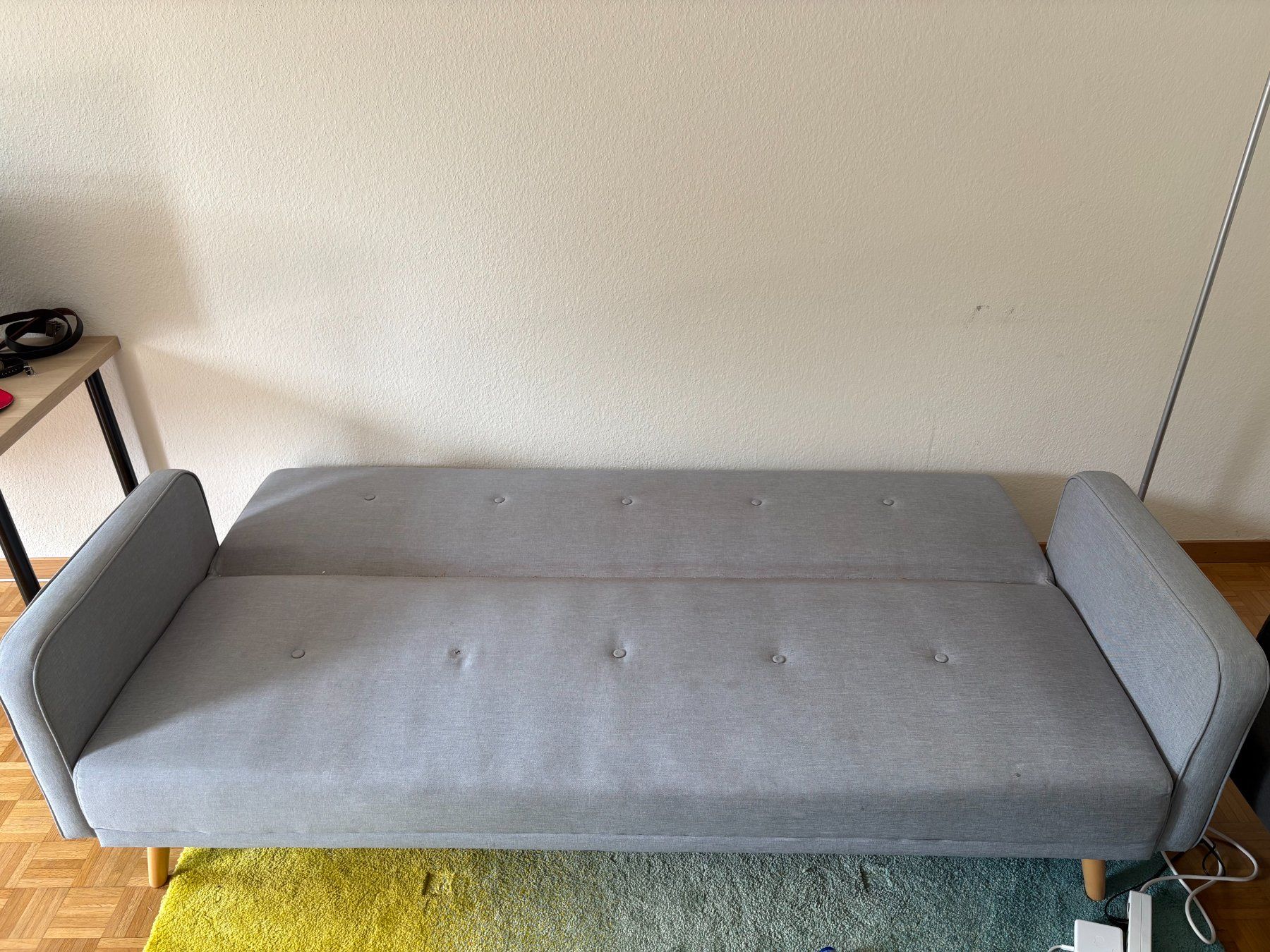 Divani: Graues 3-Sitzer Schlafsofa mit Armlehnen – Usato da Zürich venduto da dee_2ljl 1