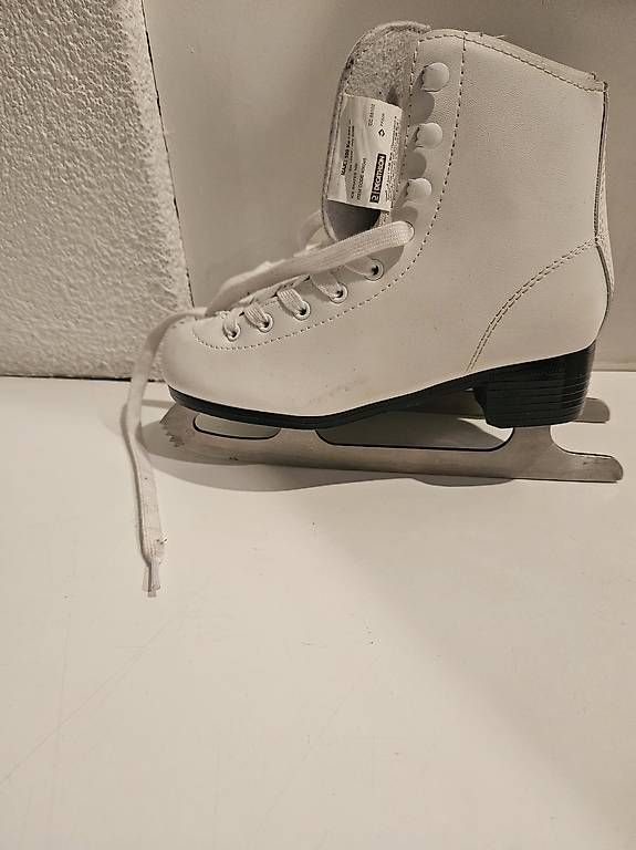 Patins à glace: Schlittschuhe Oxelo Gr. 35/36  neu – D'occasion à Zürich par Elena231 2