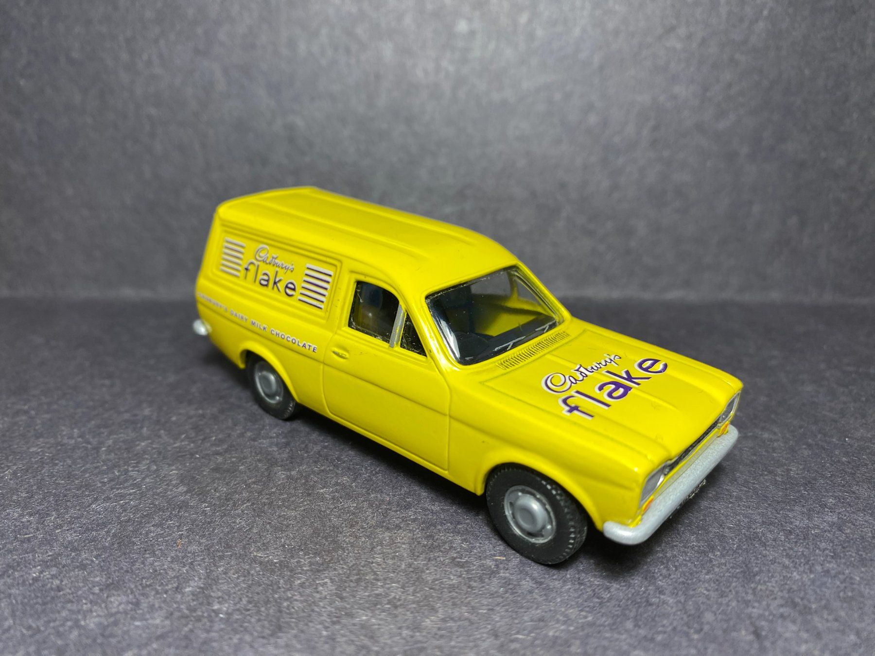 Corgi Toys Modellini d'auto: Ford Escort Van "Cadbury Flake" - Corgi 1:43 – Usato da Spiez venduto da Mlandcruiser 6