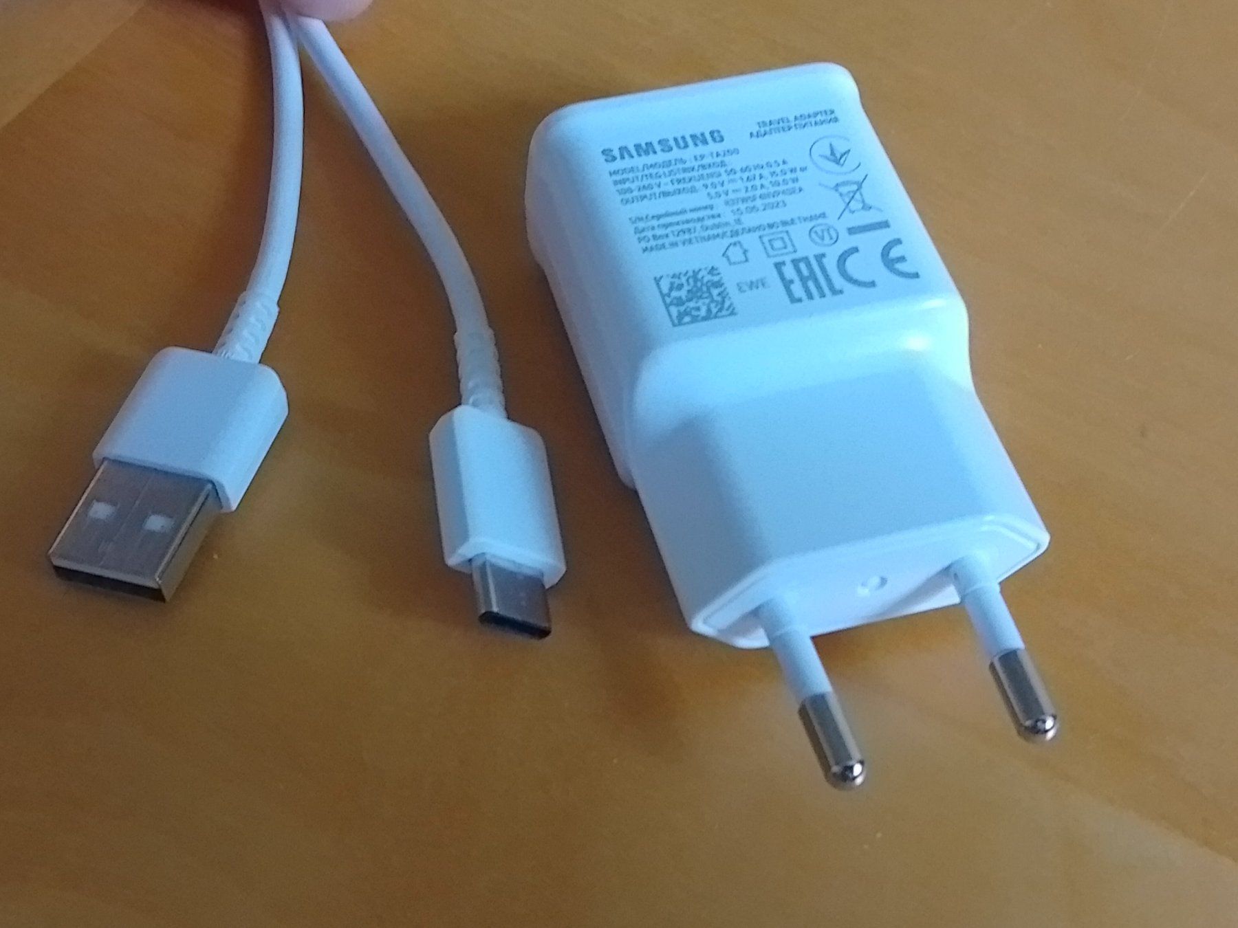 Ladegeräte: 2x Netzteil und 2x USB-C Kabel – Gebraucht aus Zürich von sch_m6rw