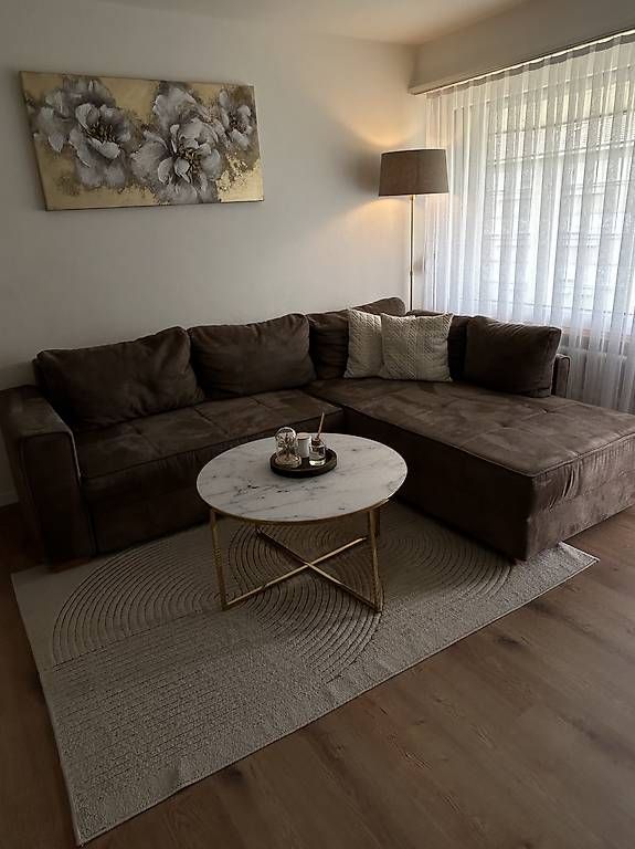 Divani: Sofa und Wohnzimmertisch – Usato da Murten venduto da j_m_bsq7 2
