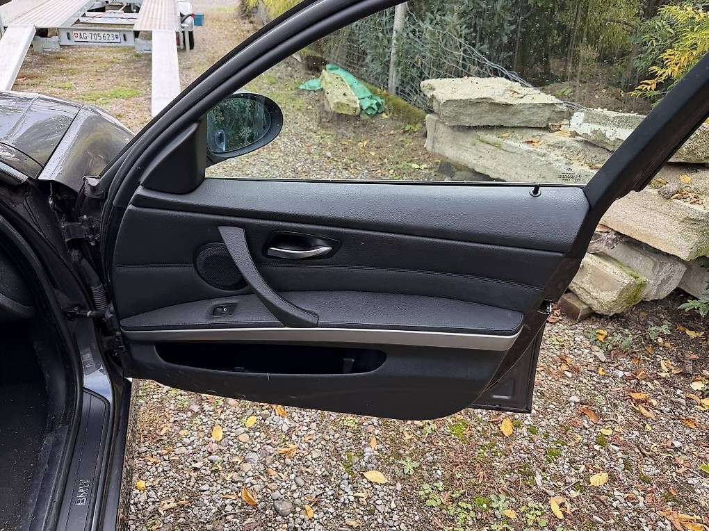 Tutti pezzi di ricambio auto: Lederausstattung Bmw E91 – Usato da Muri AG venduto da Aero96 5