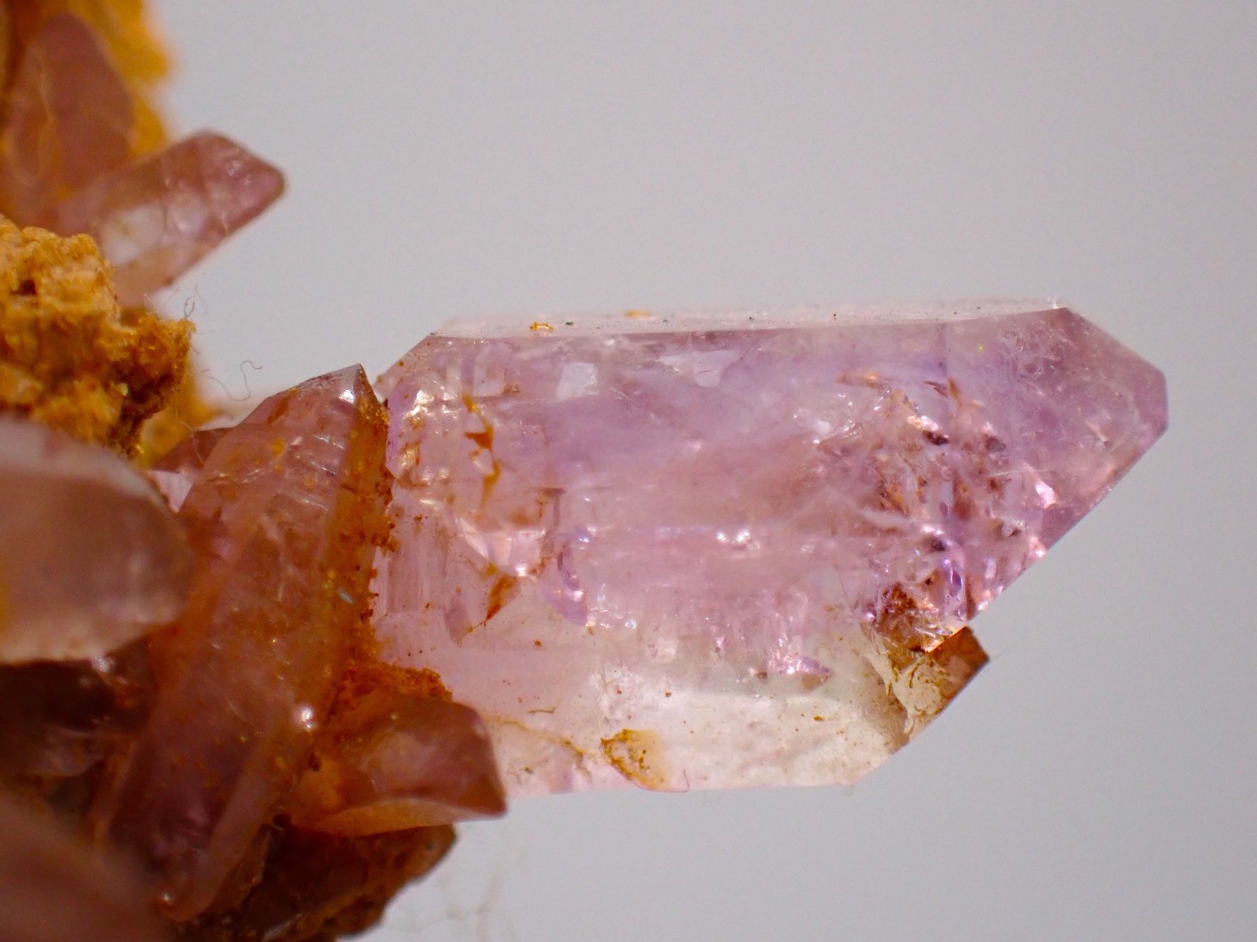Minerali & Pietre curative: Quartz var. Amethyst, Goboboseb Mtns., Erongo, Namibia – Usato da Figino venduto da panshop 1