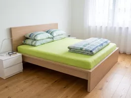 Doppelbett Holzoptik mit Stauraum und Schubladen neuwertig