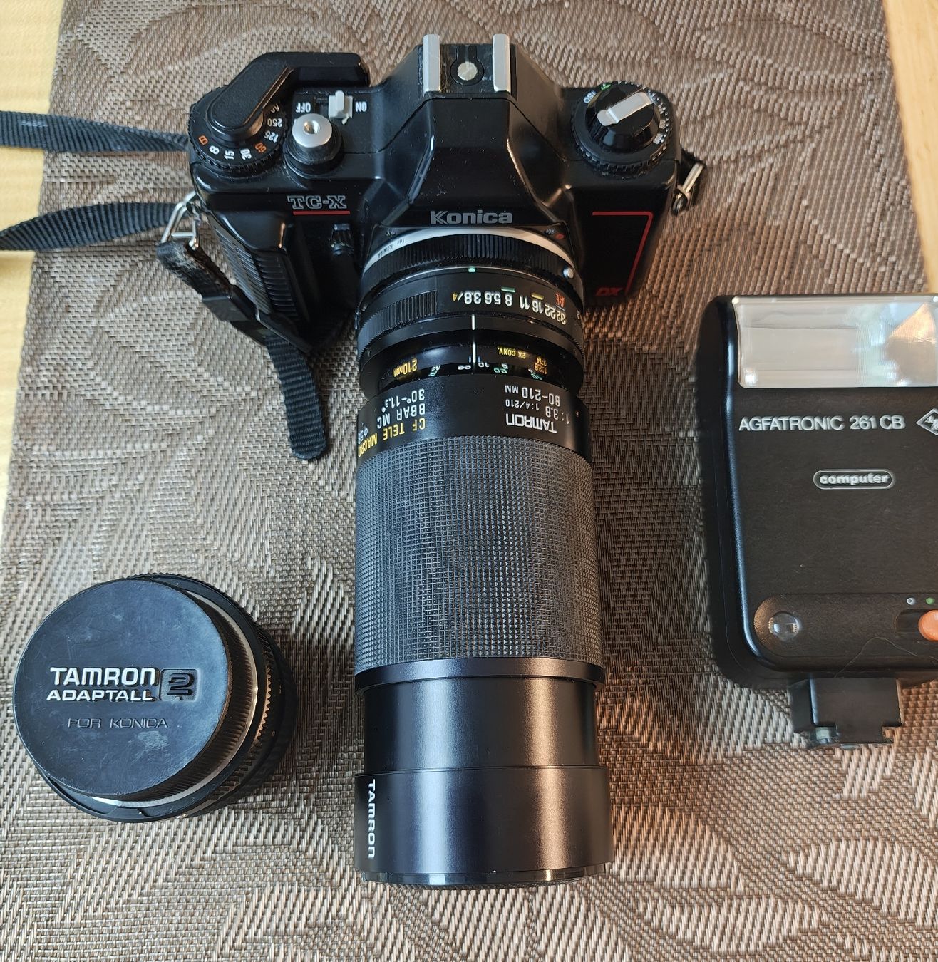 Konica Fotocamera: Konica TC-X Spiegelreflexkamera mit Zubehör – Usato da Flurlingen venduto da dob_959p