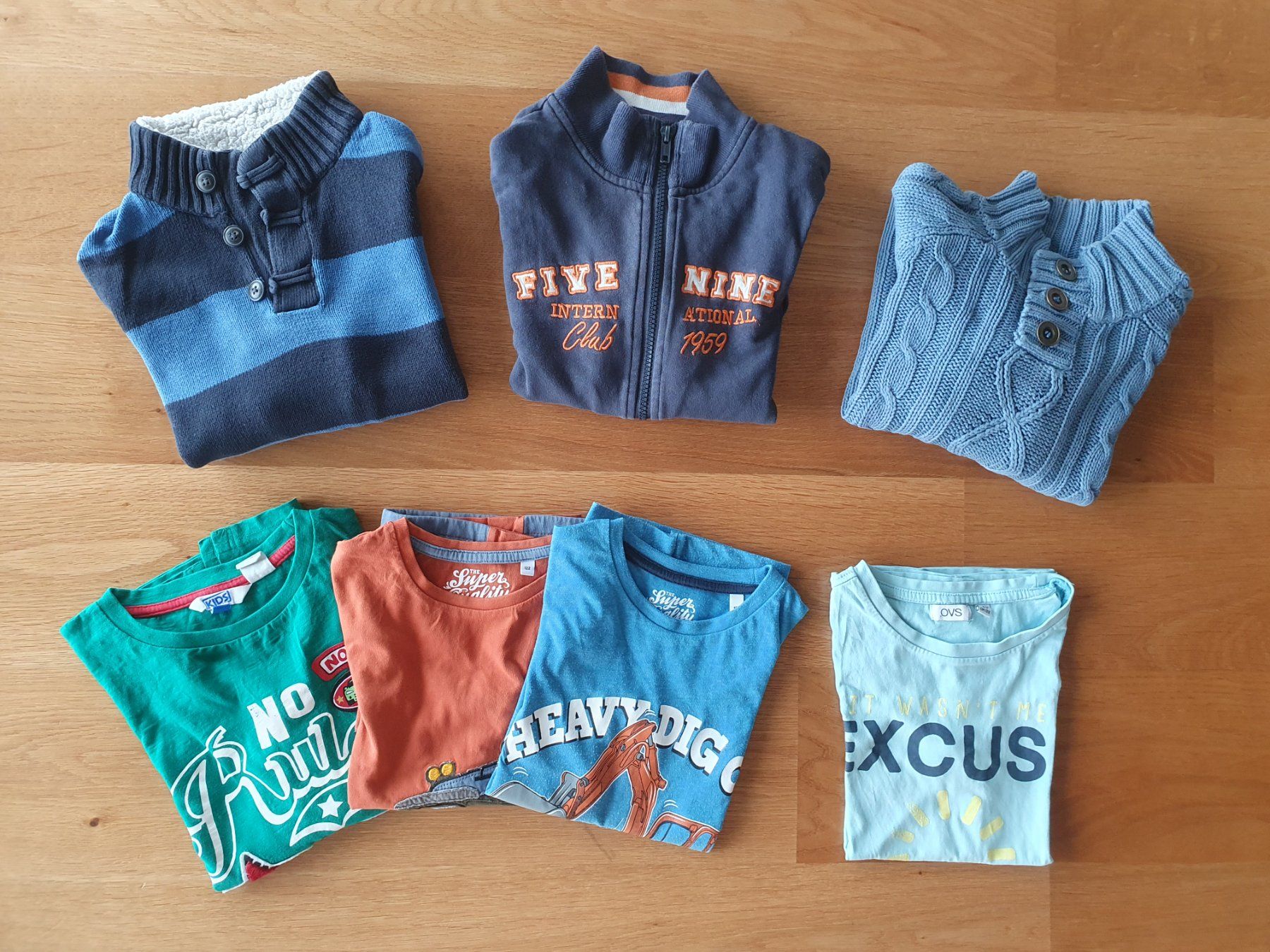 Lotti & Set di vestiti: Kleiderpaket Gr. 122 (7 Stücke) – Usato da Villars-sur-Glâne venduto da richardette