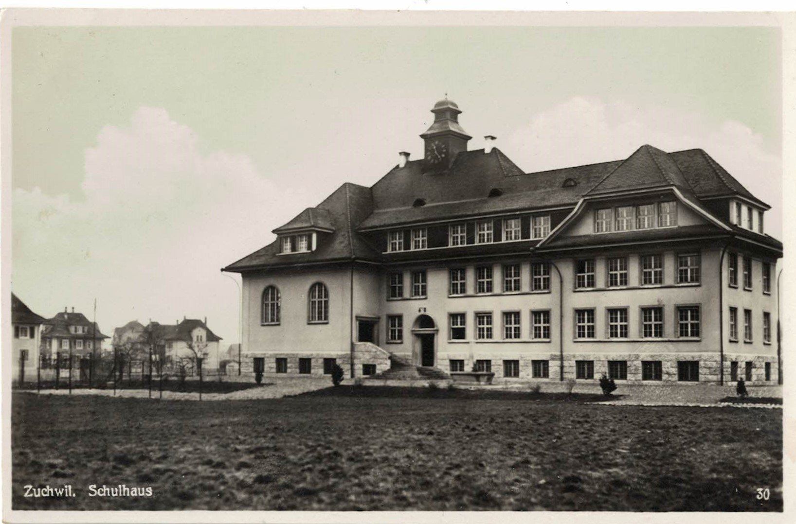 Ansichtskarten: Zuchwil SO Schulhaus  Nr.30 , ca.1950 – Gebraucht aus Solothurn von Bepposol